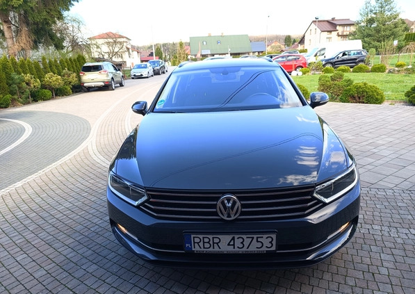 Volkswagen Passat cena 63500 przebieg: 188000, rok produkcji 2015 z Działoszyn małe 704